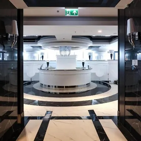 Appartamento Hanza Tower Gold - 24 Sauna & Jacuzzi & Pool